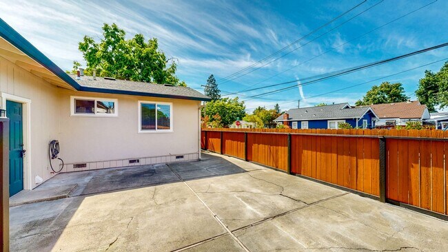 Building Photo - Bright Newly Refurbished Two Bedroom One Bath Single Family Home