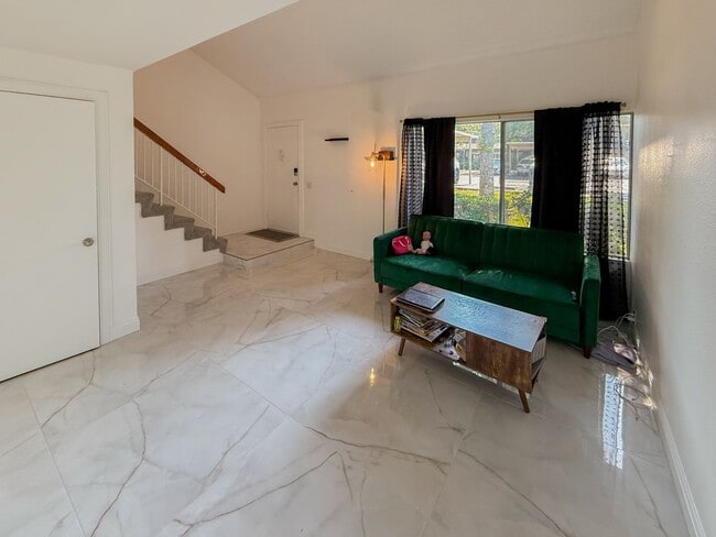 Building Photo - Renovated 3 Bedroom, 2 Bath Townhome with ...