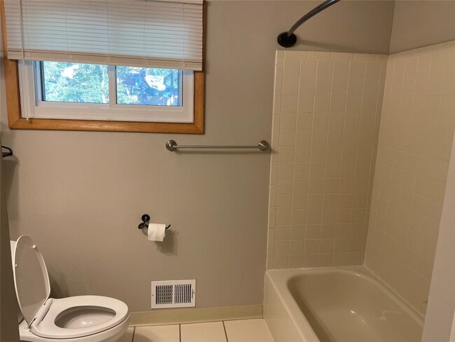 Building Photo - 524 Winston Dr