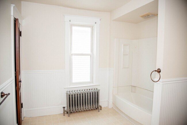 Building Photo - 33 E Gramby St