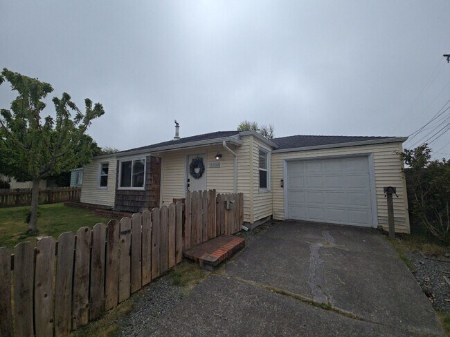 Building Photo - Beautifully designed 2-BR home located nea...