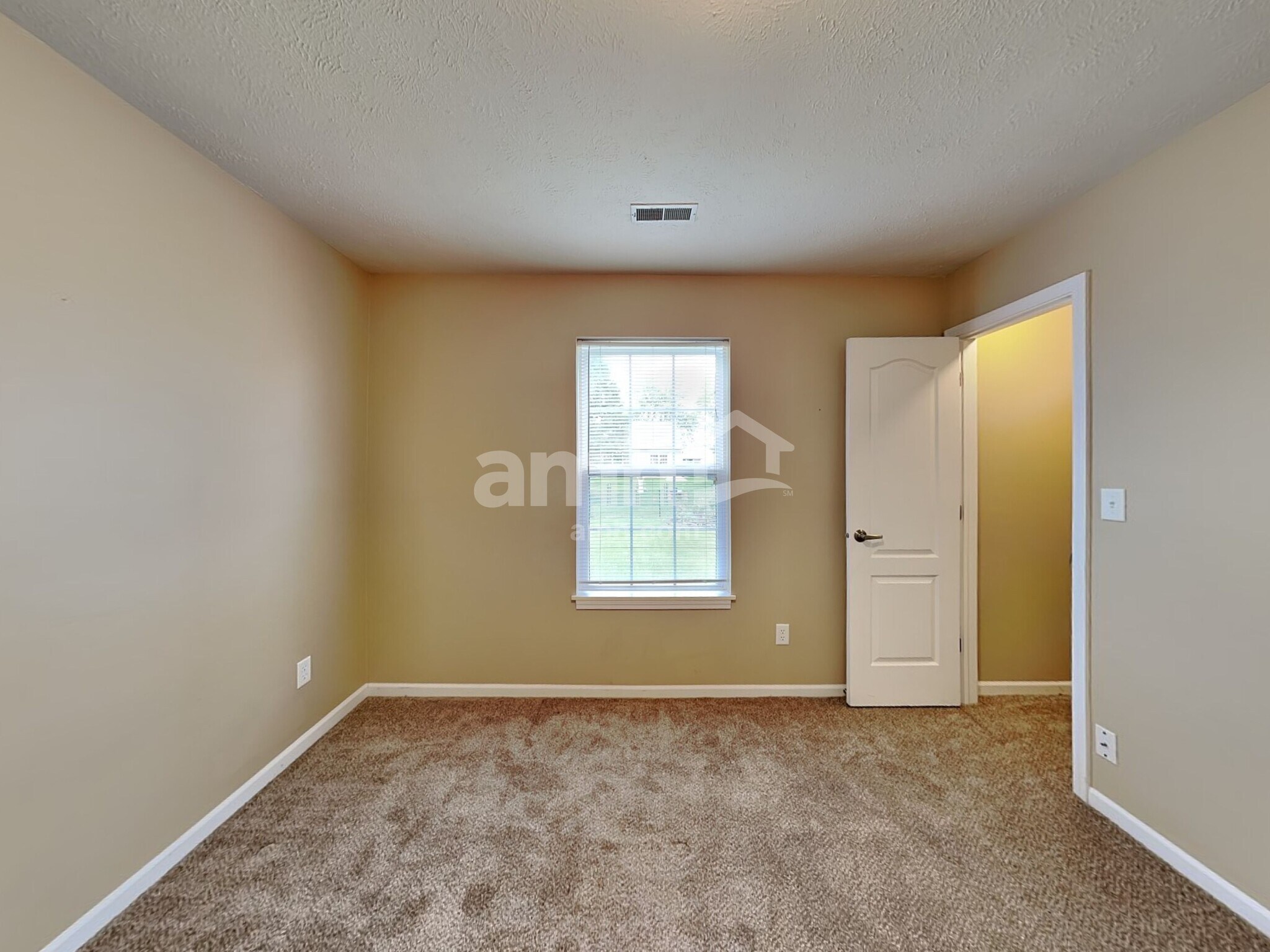 Building Photo - 1460 Persimmon Cir