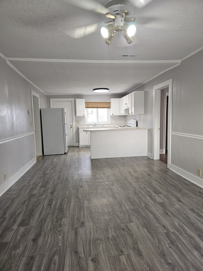 Building Photo - 2034 Jenkins Dairy Rd