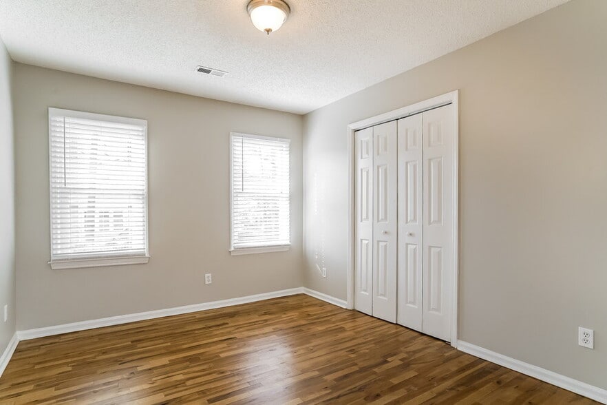 Building Photo - 4708 Easthampton Dr