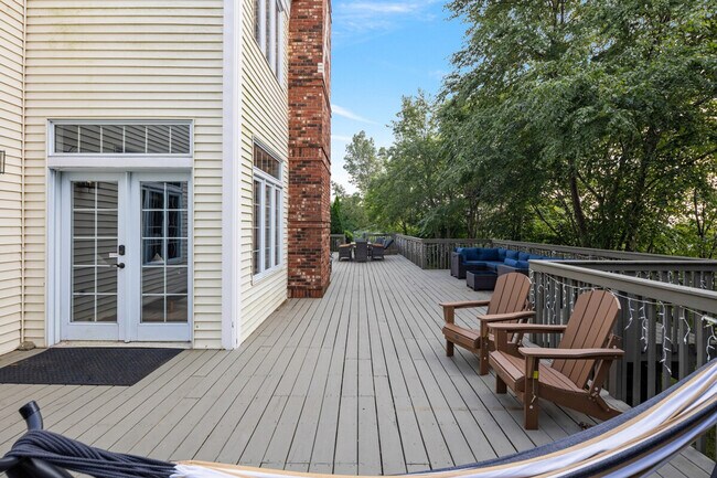 Building Photo - 321 Museum Village Rd