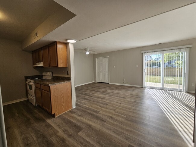 Building Photo - 723 Atterbury Ct