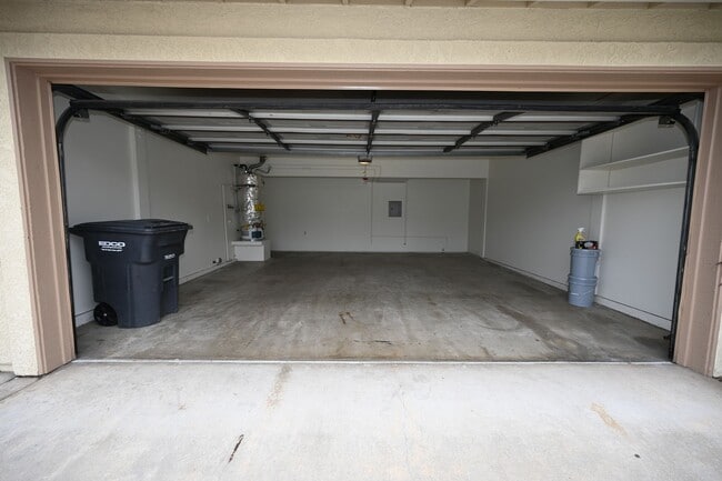 Building Photo - Spacious 3 Bed / 2.5 Bath Townhome in Gated Community – El Cajon