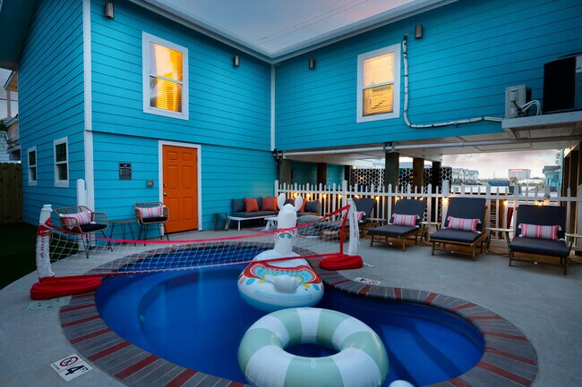 Building Photo - 602 N Palimino Dr