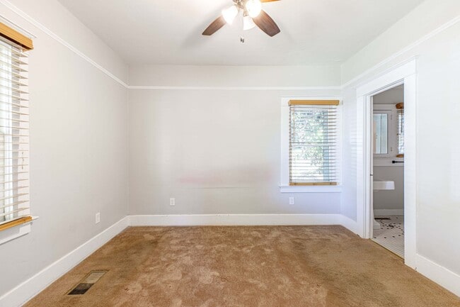 Building Photo - 3 bedroom home for RENT in Modesto - Close...