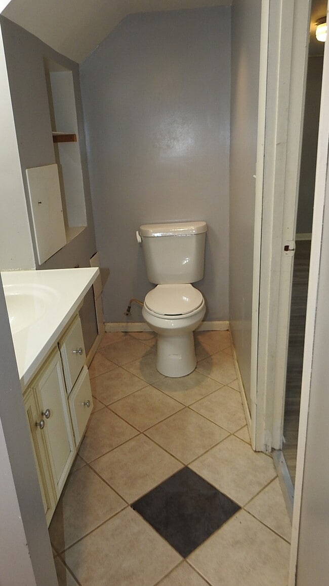 Building Photo - Beautiful 4-bedroom, 2 full baths home located in Independence, MO.