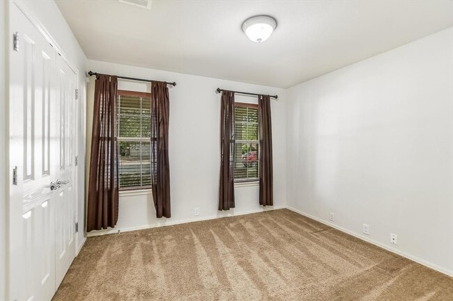 Building Photo - 516 Lark St