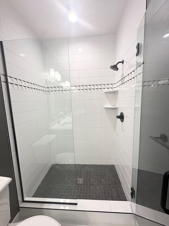 Building Photo - $500 move in credit! Luxury Living in the ...