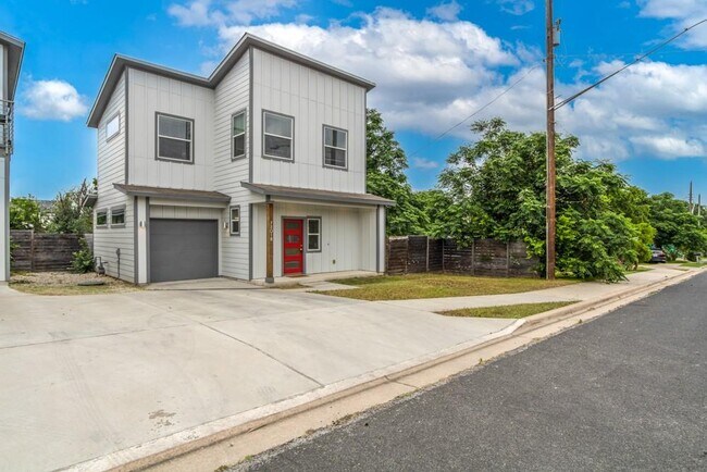 Building Photo - 7301 Providence Ave