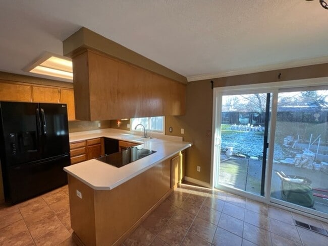 Building Photo - NEW TO MARKET, CLOSE TO SOUTH MEDFORD HIGH SCHOOL