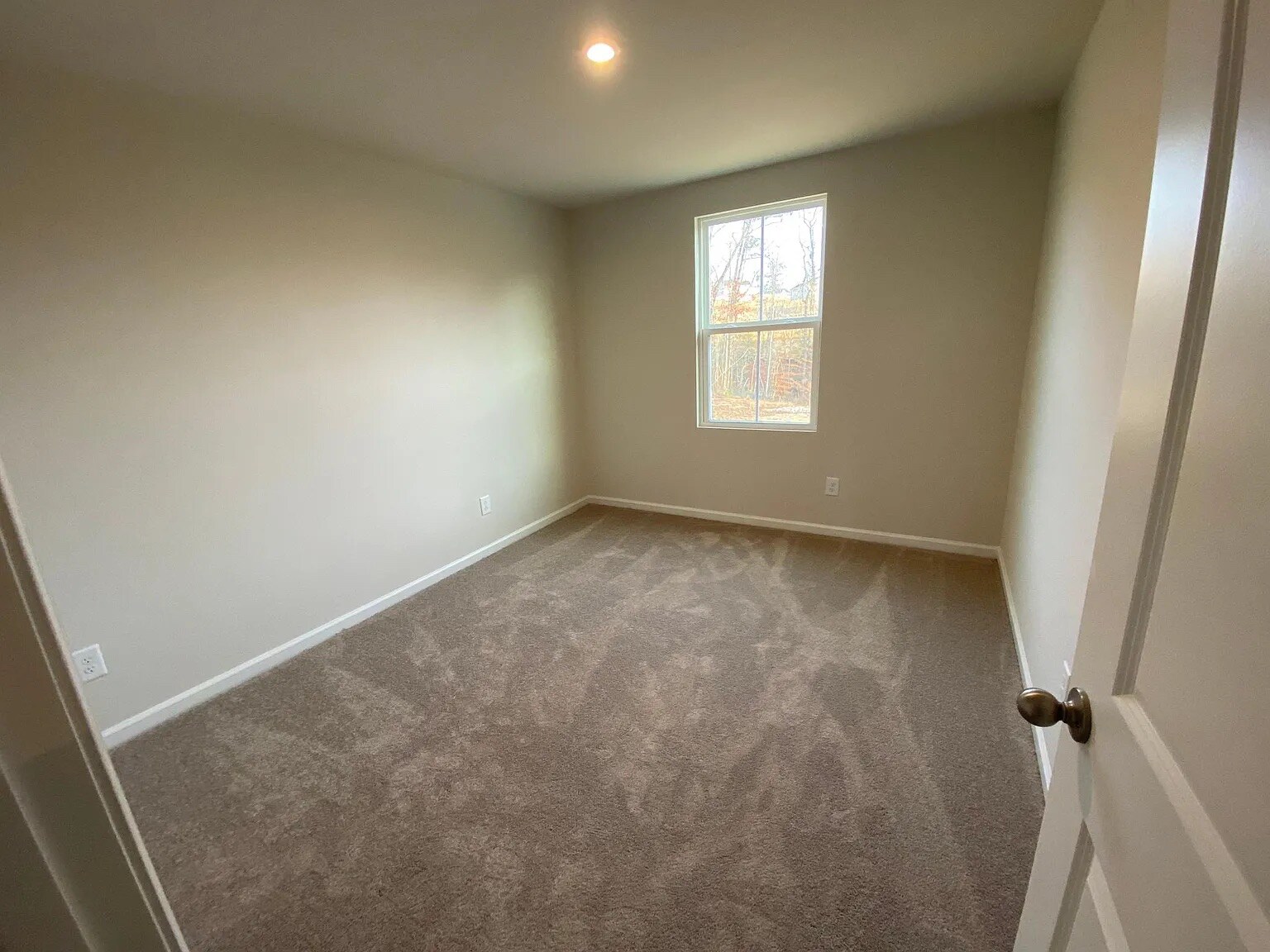 Building Photo - Room in House on Bark Way