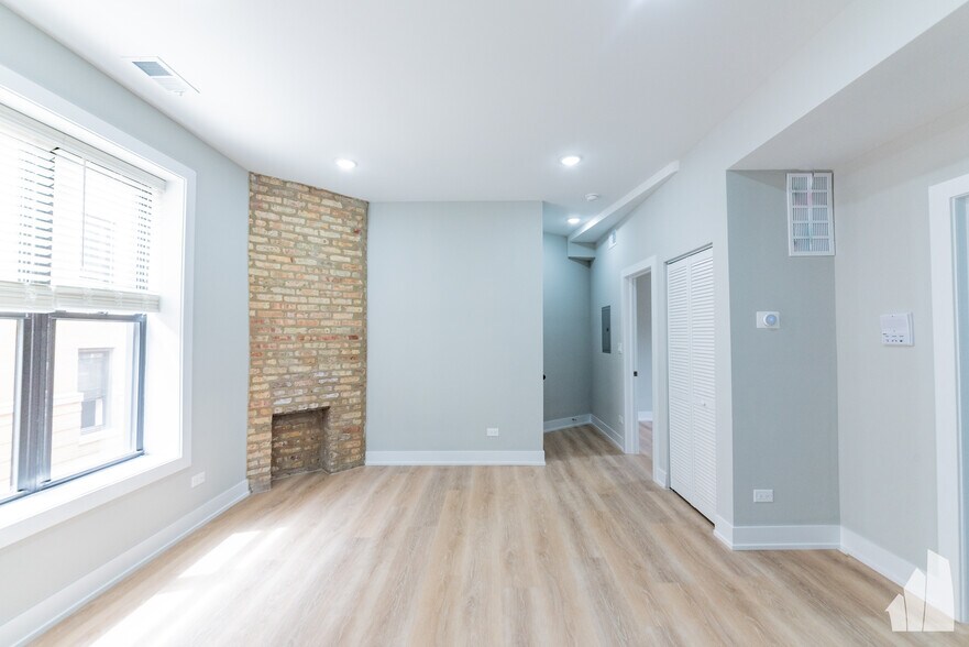 Building Photo - 437 W Belden Ave