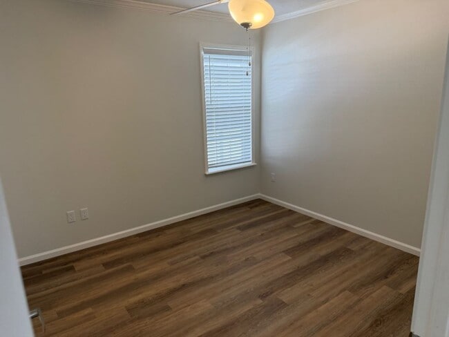 Building Photo - 388 Sunshine Dr