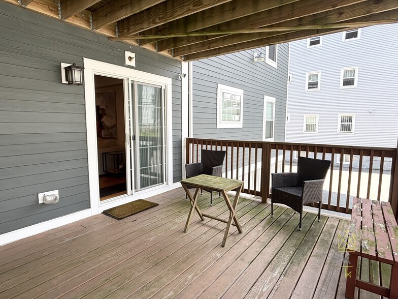 Building Photo - 214 Westville St