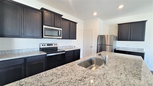 Building Photo - Lovely 2-story 4 bedroom/2.5 bath home in cul-de-sac: easy commute to Ft. Sam Houston, BAMC, and ...