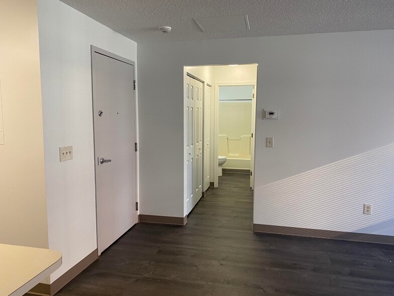 Building Photo - 100 Washington St