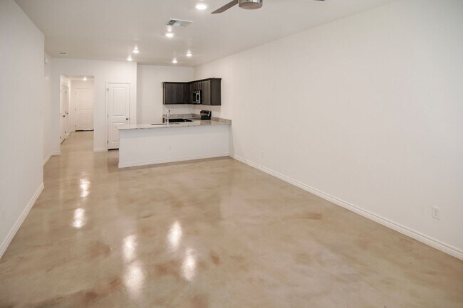 Building Photo - 1261 Lehmann Dr