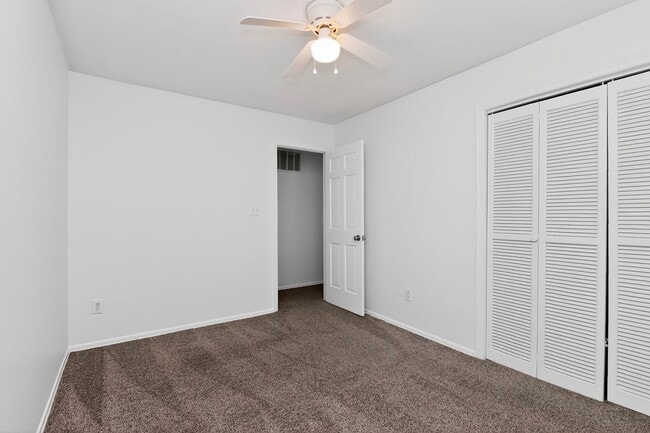 Building Photo - 3 Bed/2.5 Bath Townhouse for RENT!