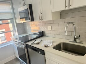 Building Photo - 56 Joy St