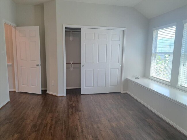Building Photo - 26315 Fox Ridge Ln