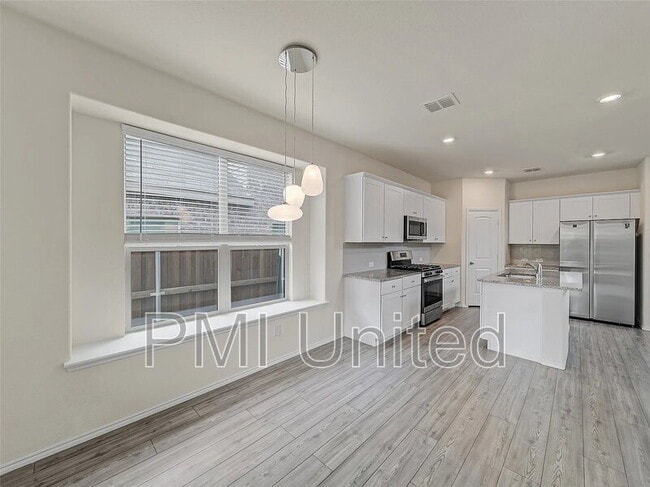 Building Photo - 2321 Larimar Dr