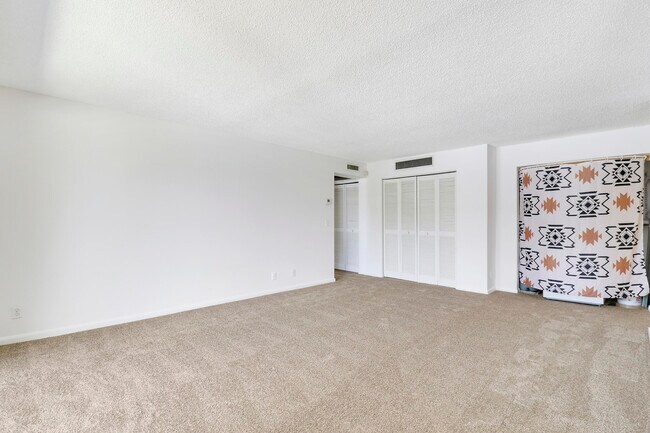 Building Photo - 150 Pineview Rd