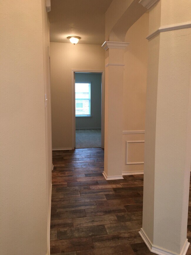 Building Photo - 105 E Great Plains Trail