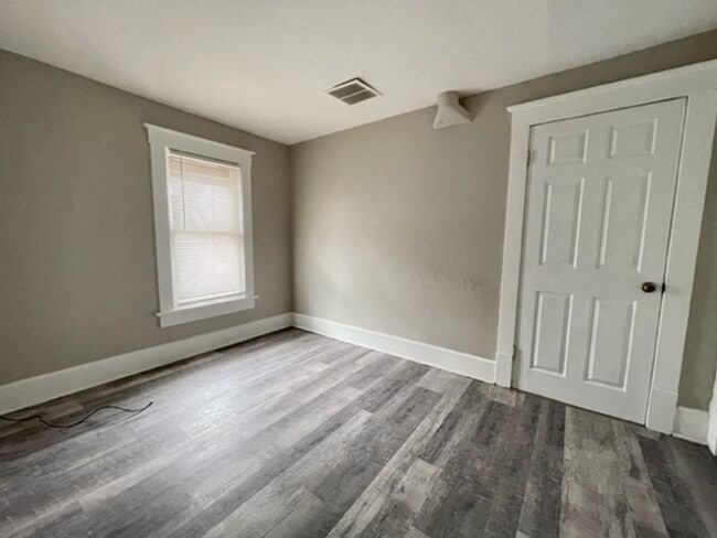 Building Photo - rh420