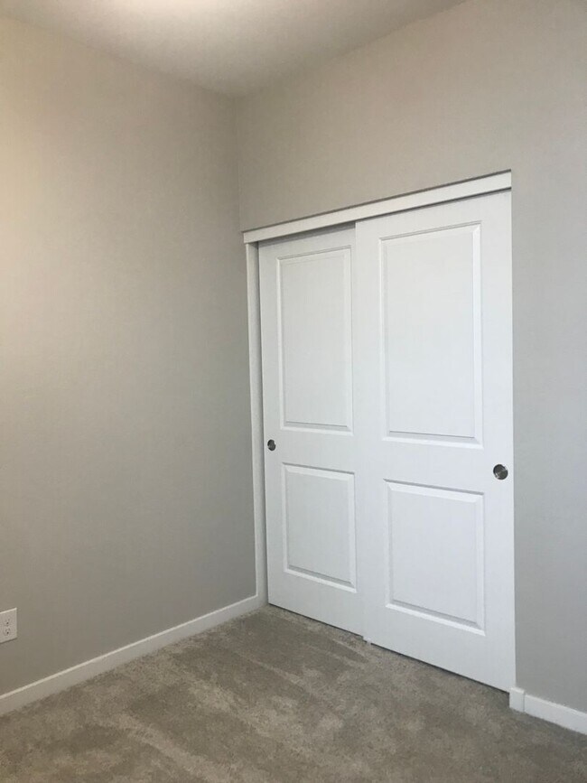 Building Photo - Beautiful Newer 3 bedroom Home Sweetwater ...