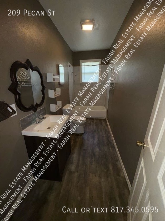 Building Photo - 209 Pecan St