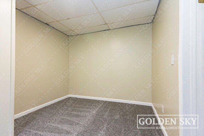 Building Photo - 615 S Mound St