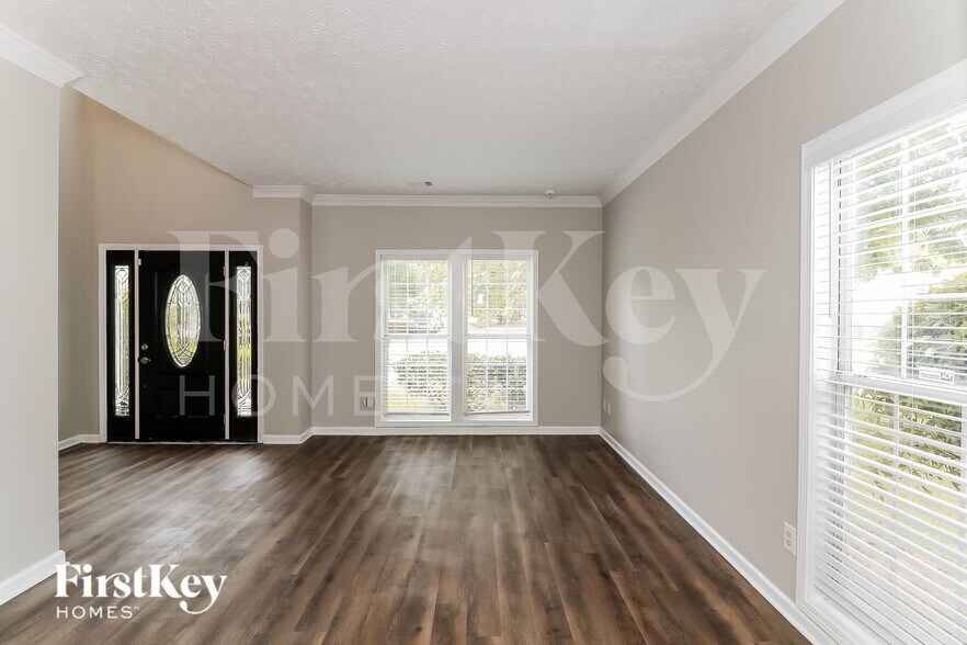 Building Photo - 1455 Chamirey Dr SW