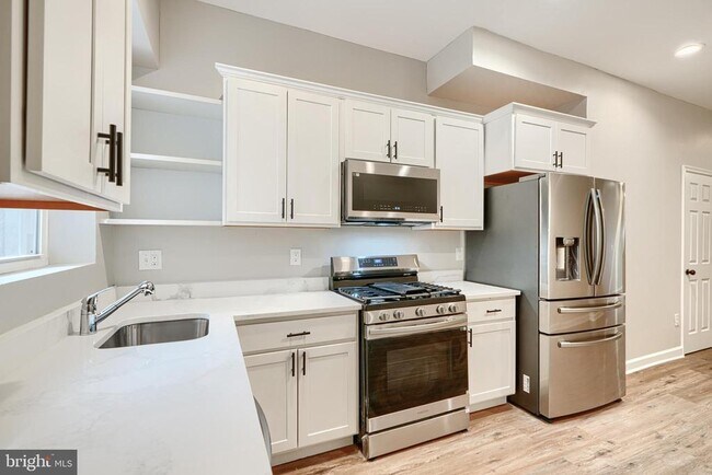 Building Photo - 1704 E Lafayette Ave
