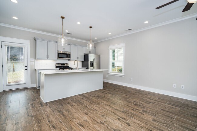 Building Photo - 1524 Cottage Grv