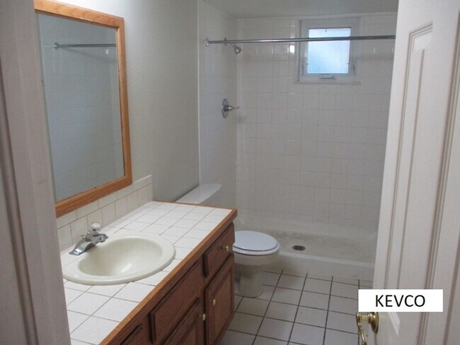 Building Photo - Wonderful Home in Campus West!