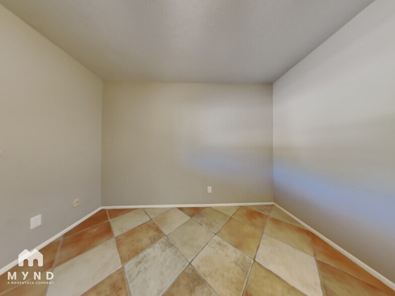 Building Photo - 15811 E Richwood Ave