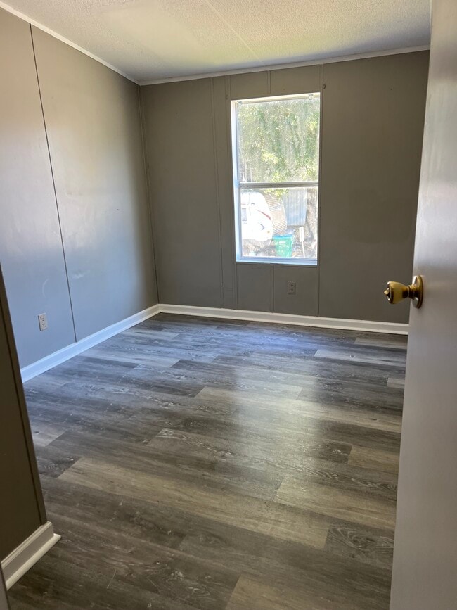 Building Photo - 28381 Petes Hwy