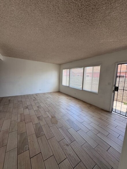 Building Photo - 2770 Glenwood Pl