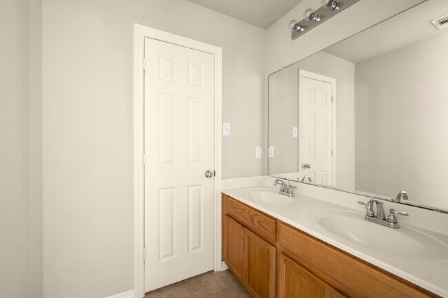 Building Photo - 21130 Field House Ct