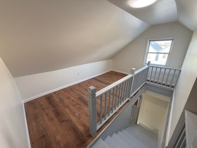 Building Photo - 129 W 20th St