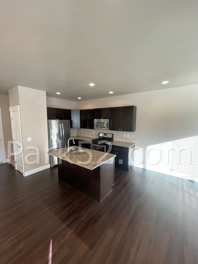 Building Photo - 3 Bedroom Townhouse in Olympia