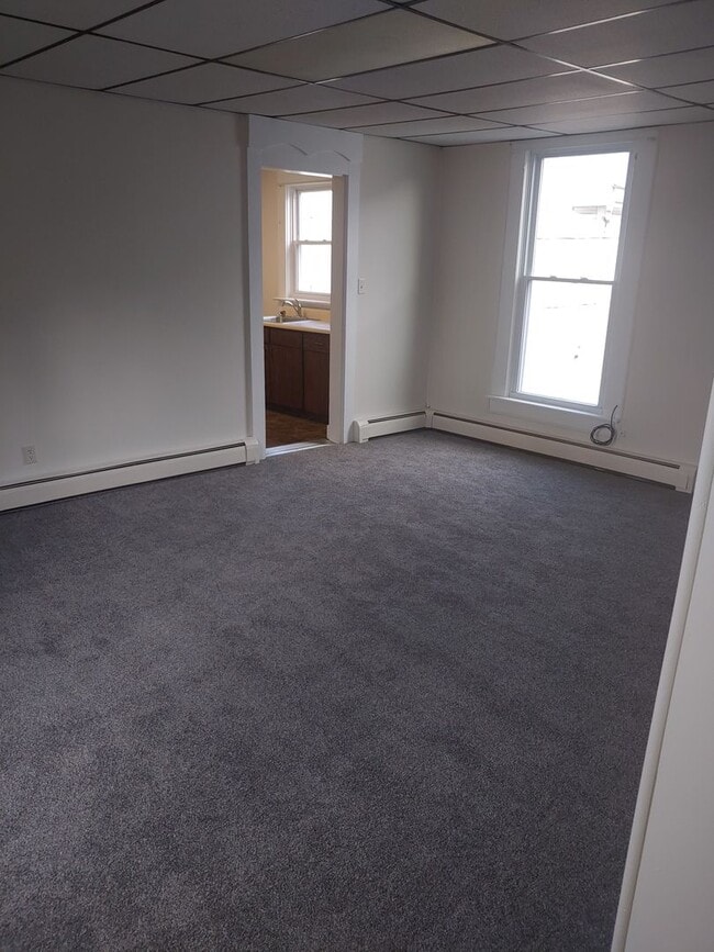 Building Photo - 60 N Main St