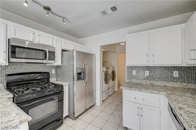 Building Photo - 4040 Castle Cove Dr