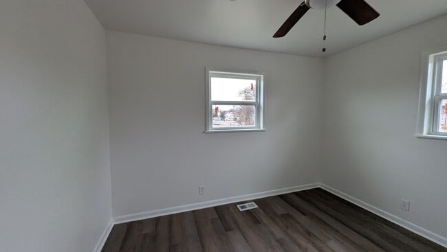 Building Photo - 1025 E Wallace St