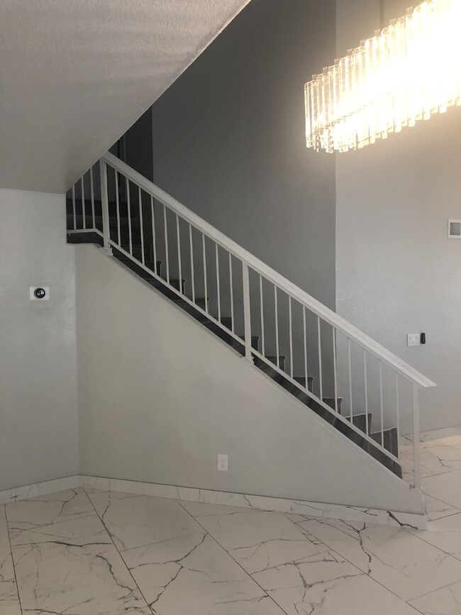 Building Photo - Beautiful 2 Story POOL Home with LOTS of U...