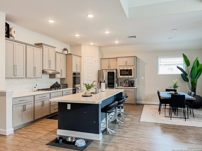 Building Photo - 24914 Resort Pkwy